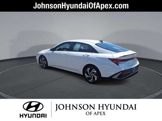 Certified 2025 Hyundai Elantra SEL FWD image 7