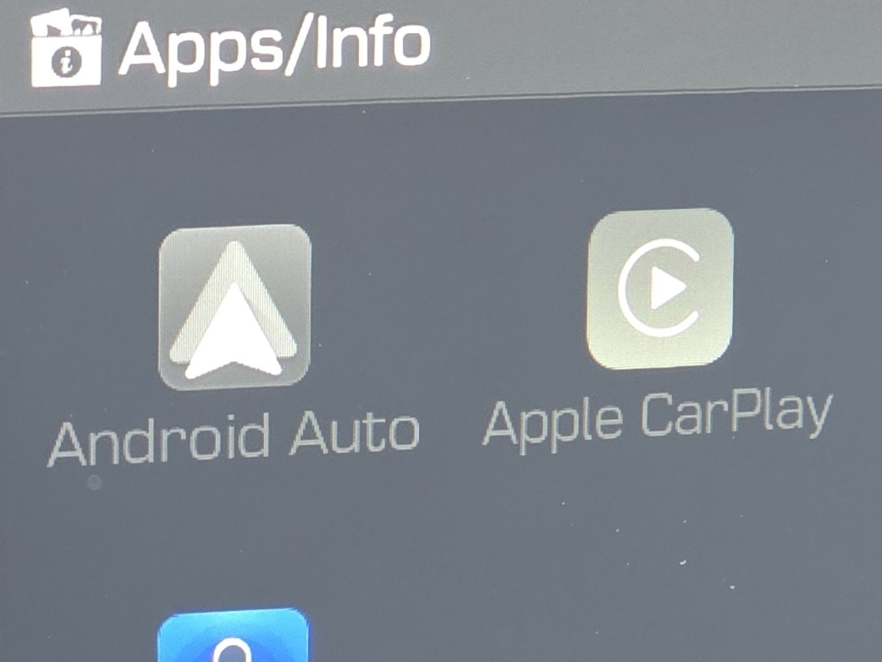 Used 2020 Hyundai Santa Fe SEL w/ Convenience + Premium Package image 4