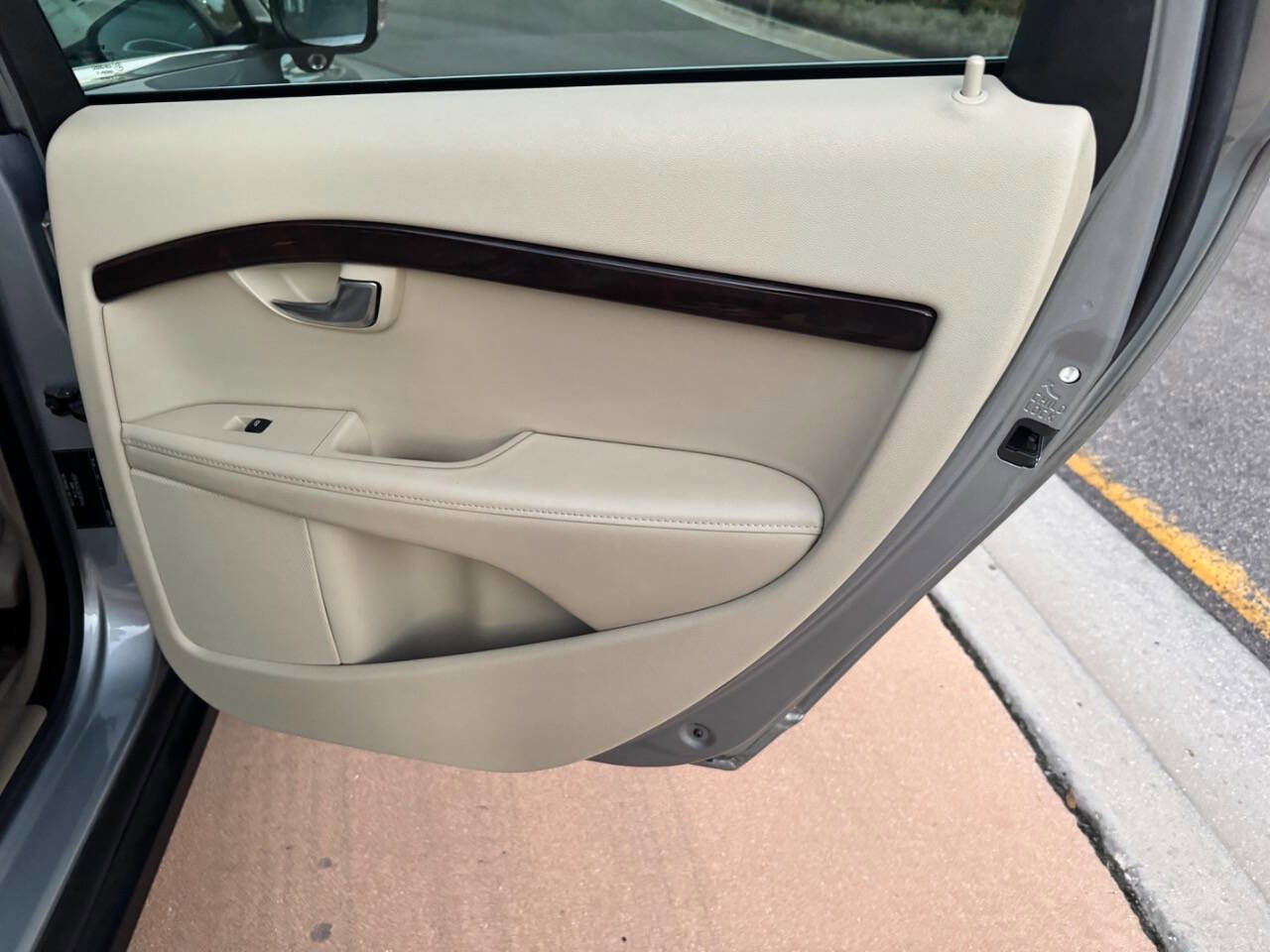 Used 2013 Volvo XC70 3.2 image 29