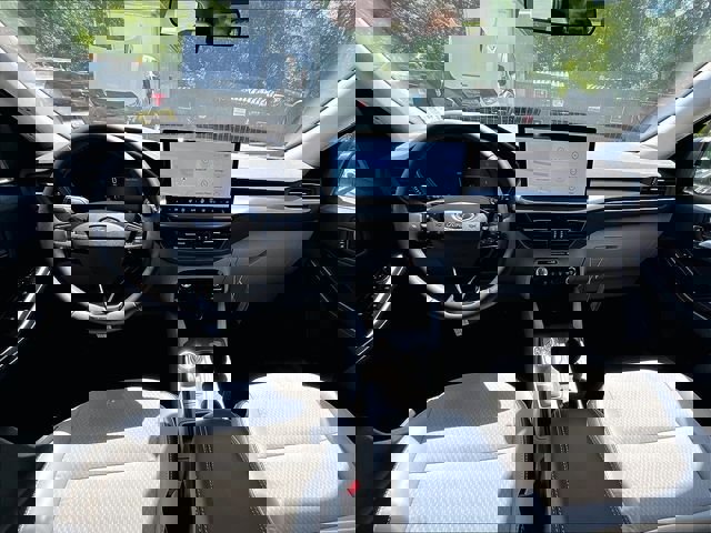 New 2025 Ford Escape SE w/ Class II Trailer Tow Package FWD image 6
