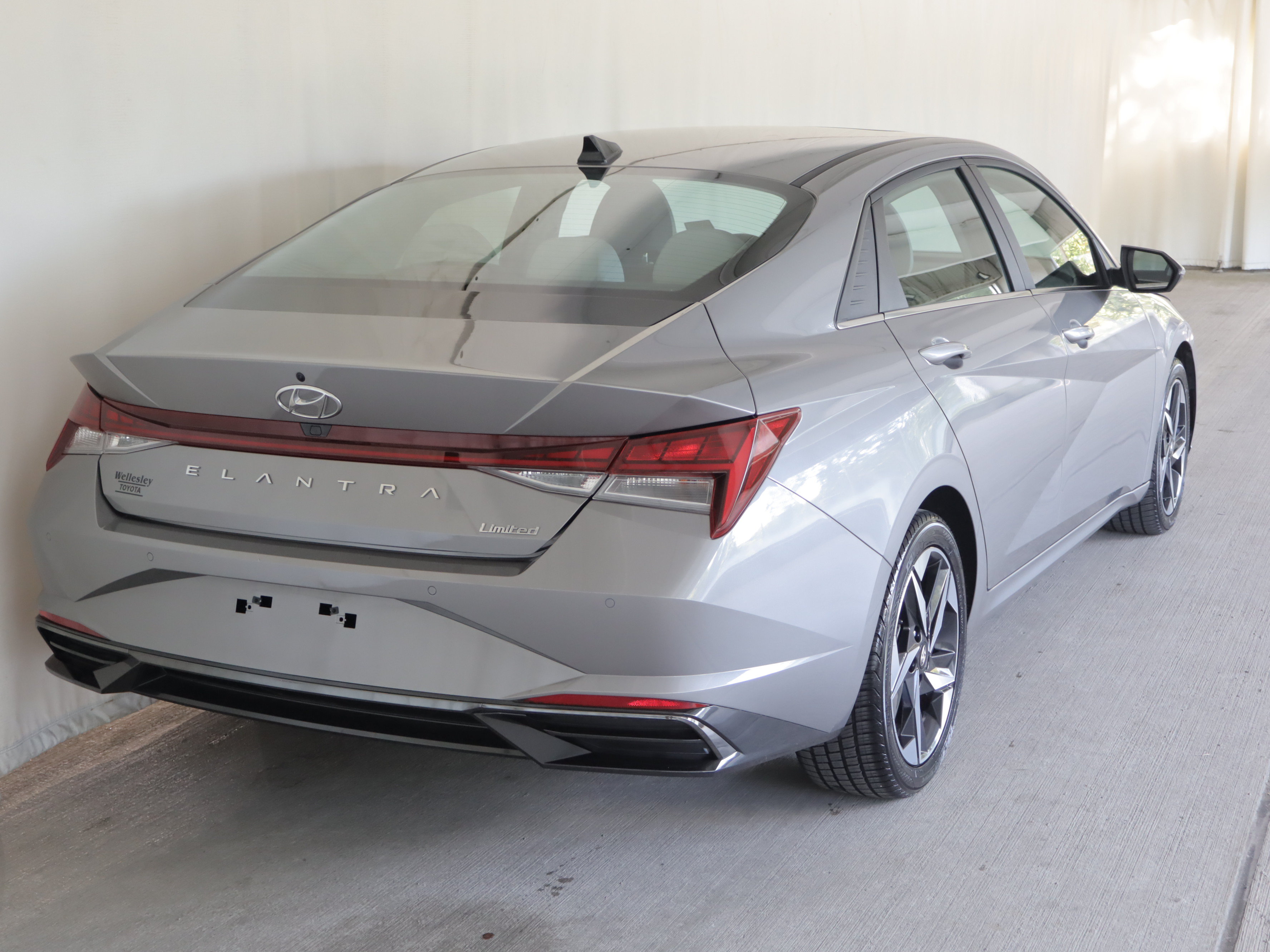 Used 2022 Hyundai Elantra Limited w/ Cargo Package FWD image 7