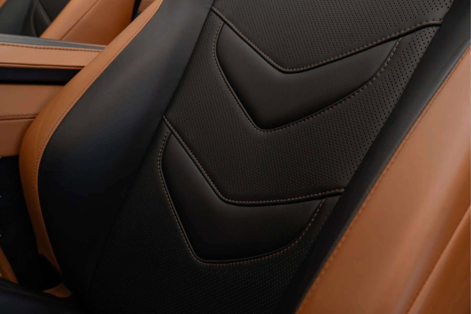 Used 2021 Aston Martin DBS Superleggera Volante image 26