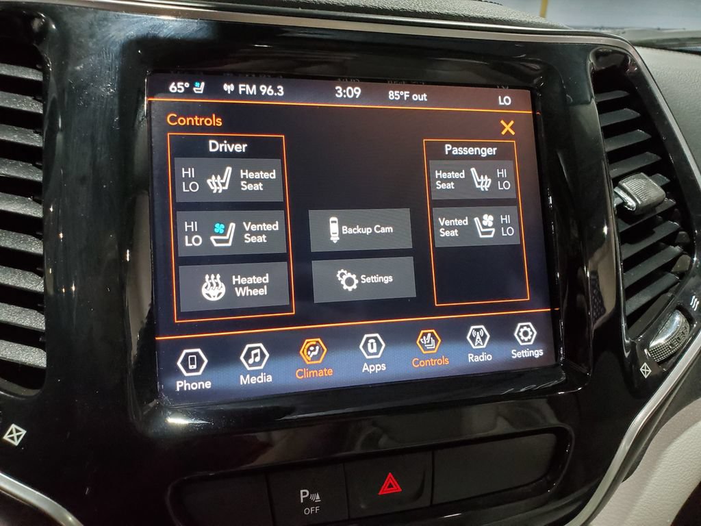 Used 2020 Jeep Cherokee Limited w/ Luxury Group FWD image 34