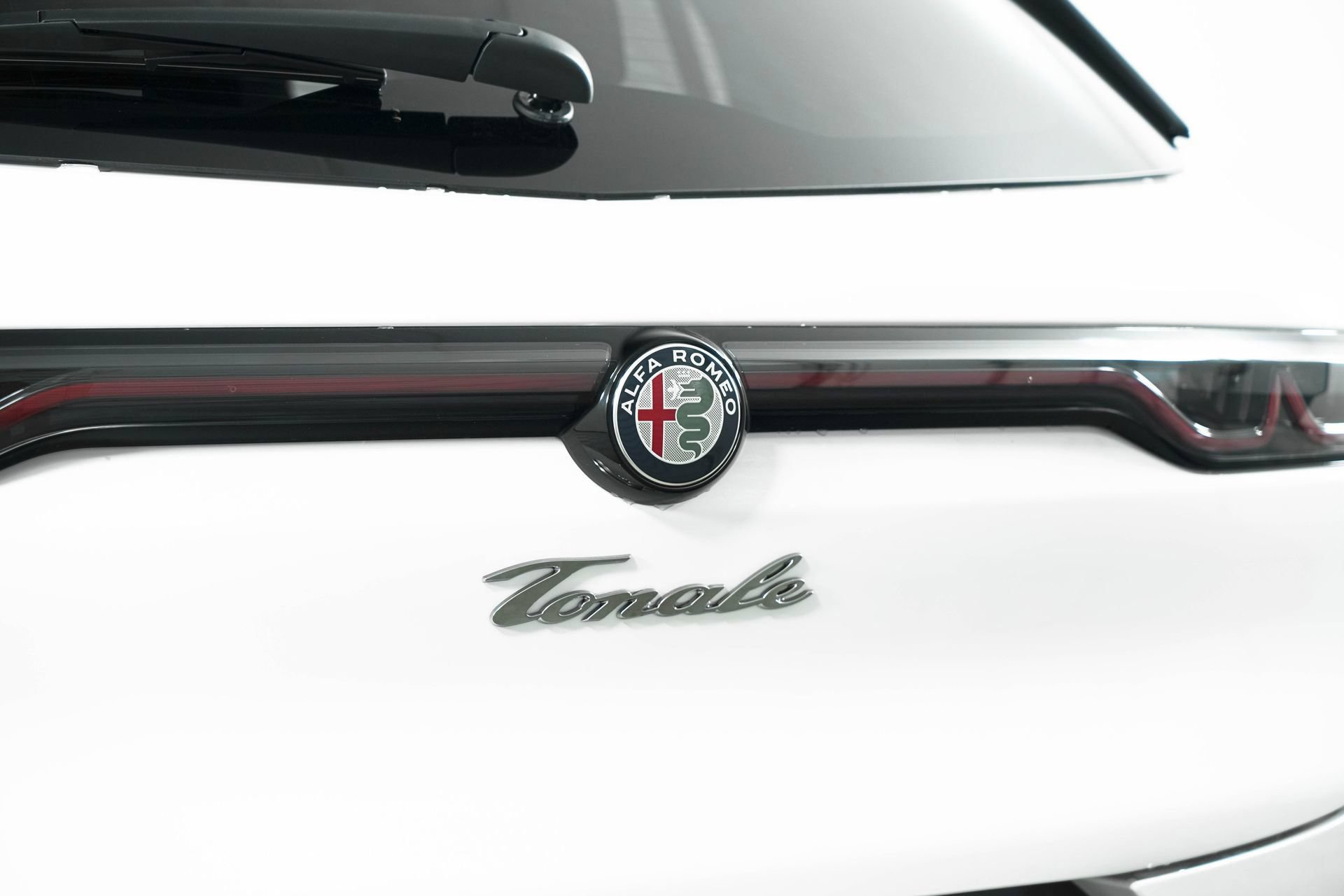 New 2025 Alfa Romeo Tonale AWD/4WD image 14