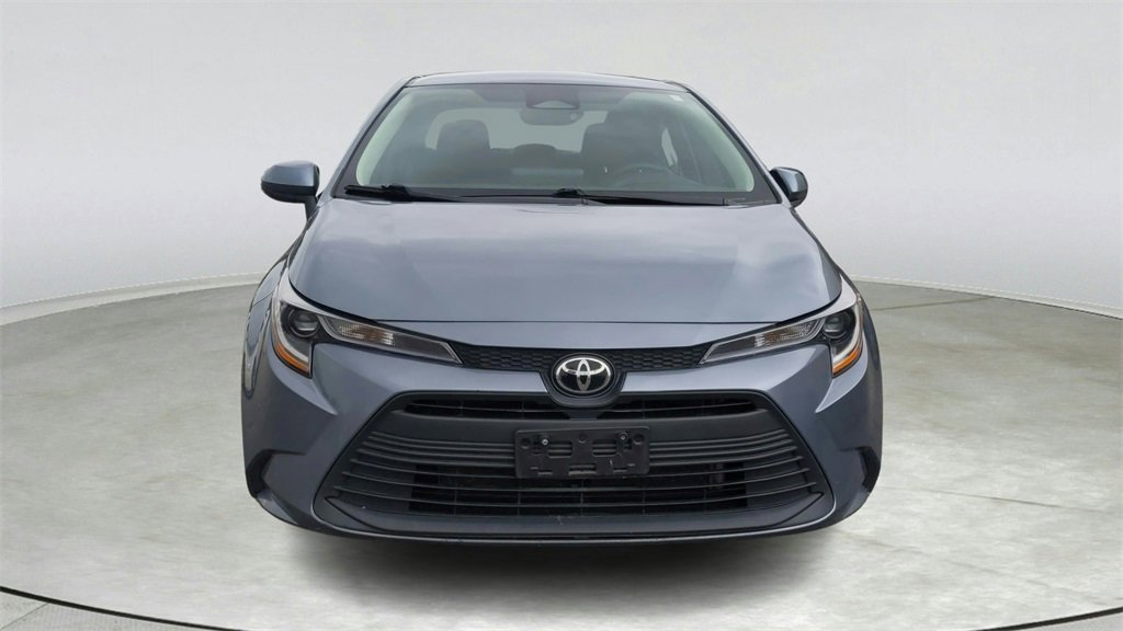 Used 2023 Toyota Corolla LE image 2