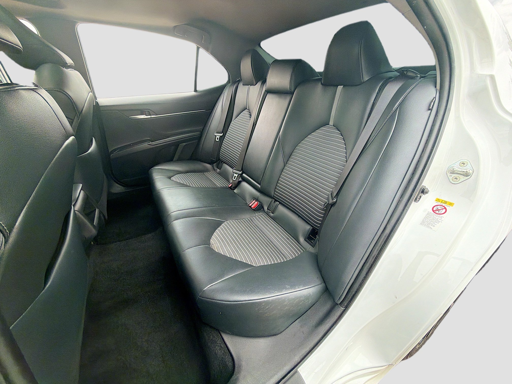 Used 2018 Toyota Camry SE w/ Moonroof Package image 27