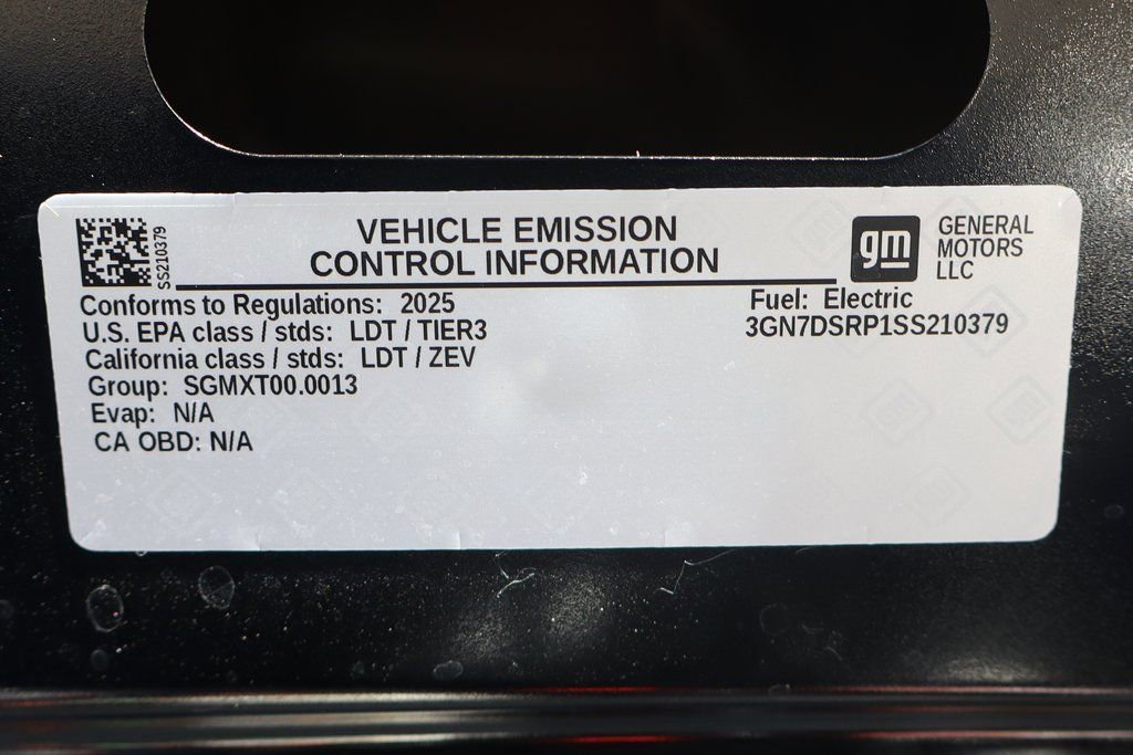 Used 2025 Chevrolet Equinox EV RS image 11