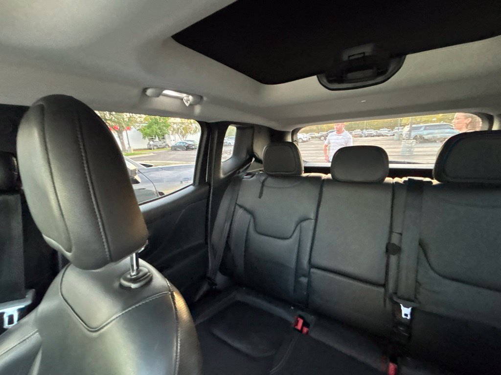 Used 2015 Jeep Renegade Limited w/ Safety & Security Group I AWD/4WD image 7