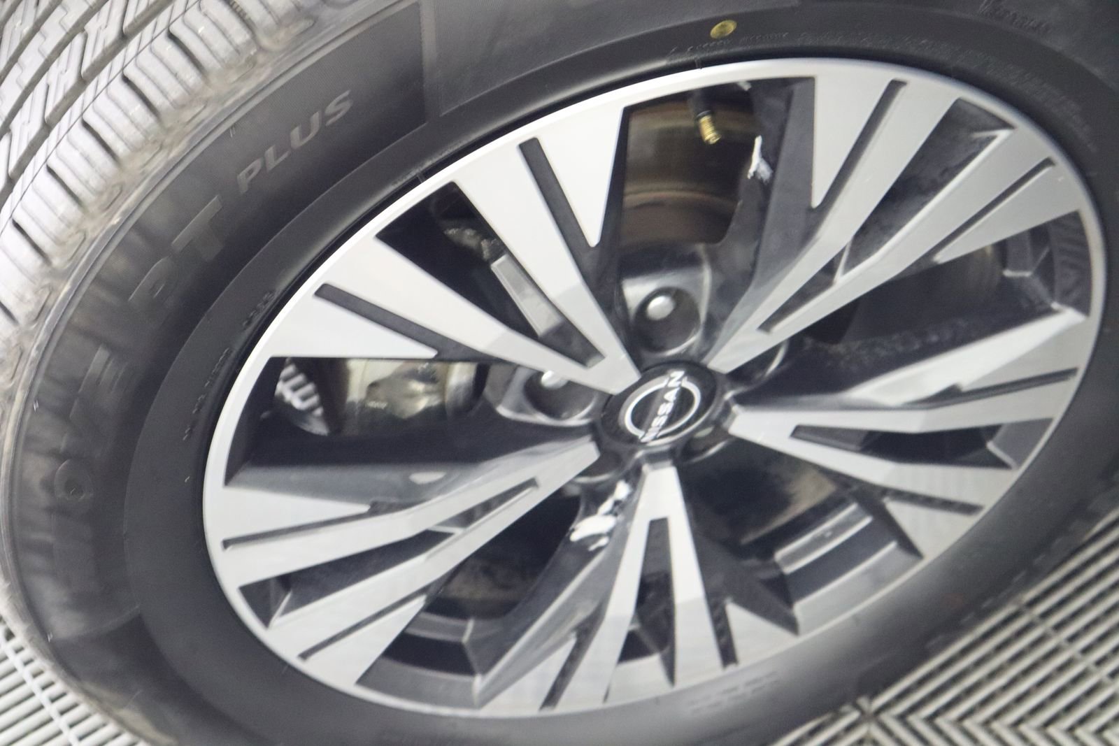 Used 2023 Nissan Rogue SV FWD image 47