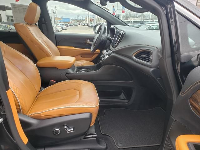 Used 2022 Chrysler Pacifica Pinnacle FWD image 16