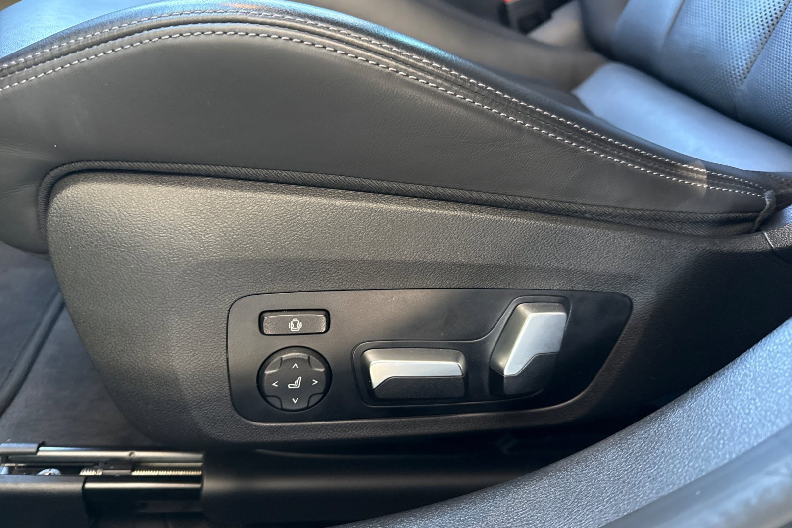 Used 2022 BMW M3 Competition w/ M Carbon Exterior Package image 14