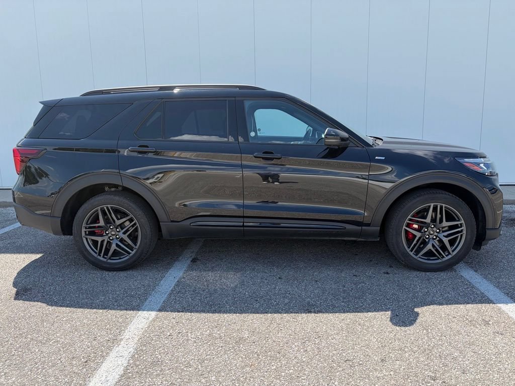 Certified 2025 Ford Explorer ST-Line w/ ST-Line Street Pack AWD/4WD image 9