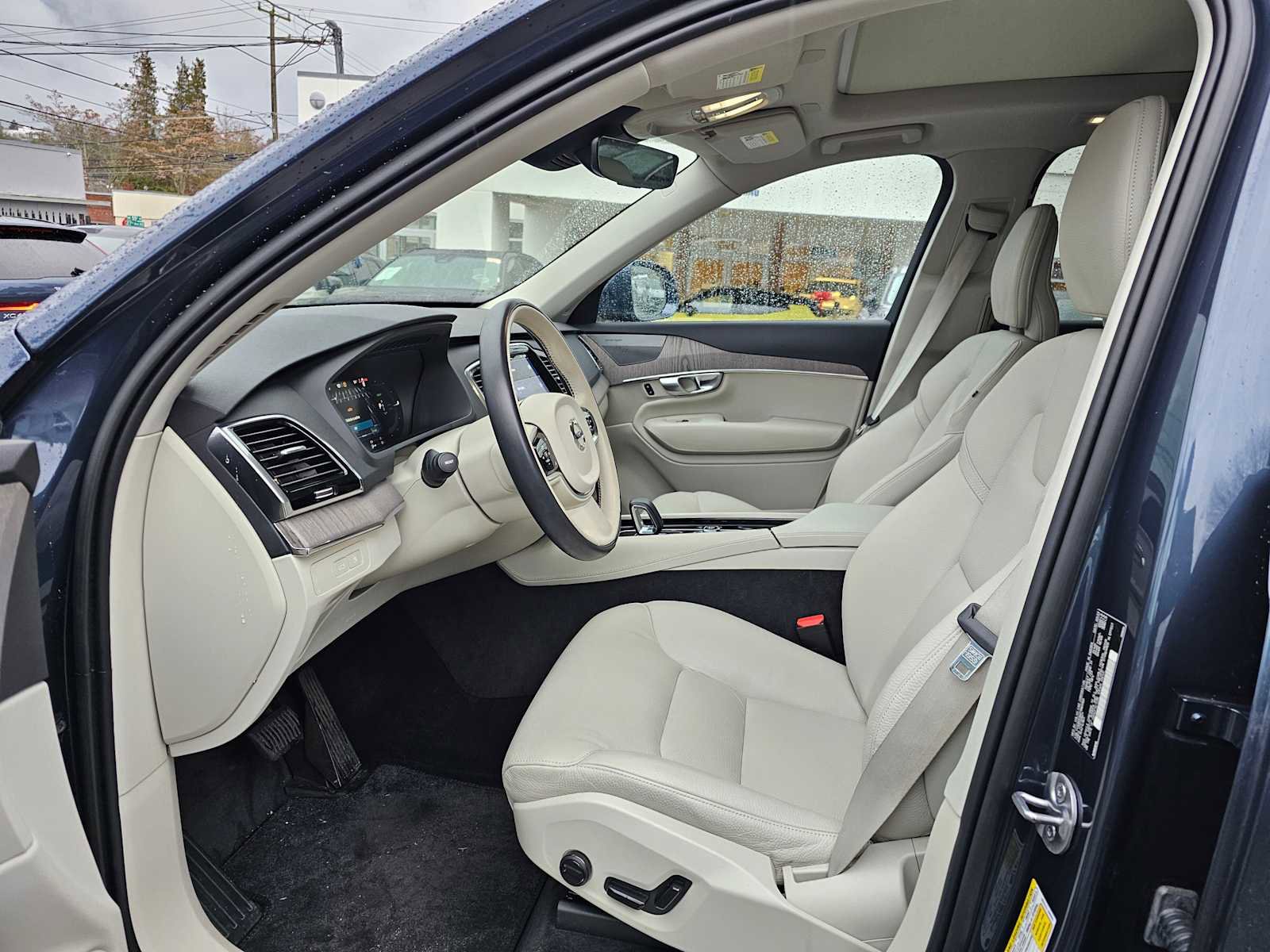 Certified 2023 Volvo XC90 T8 Plus image 25