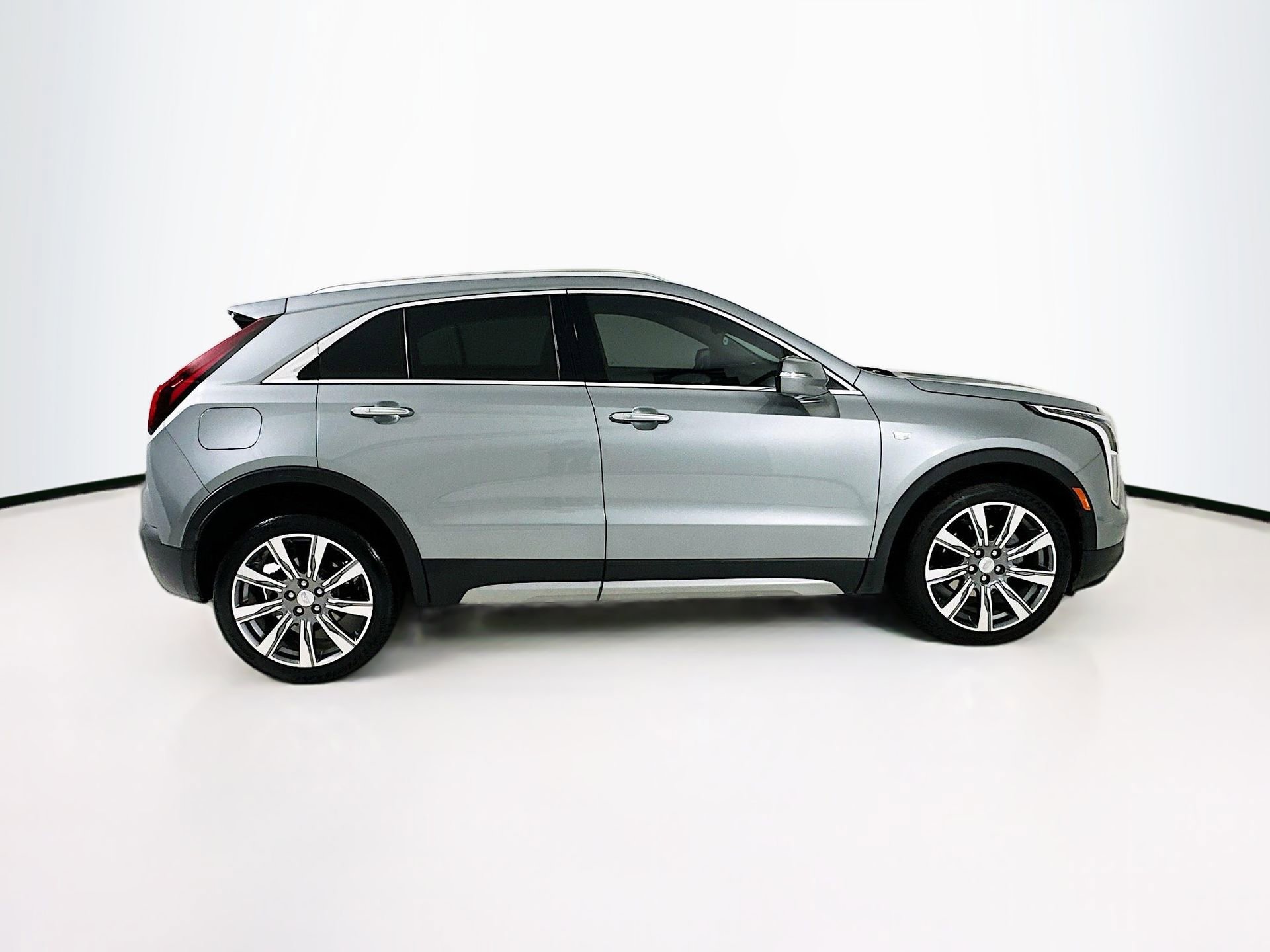 Used 2023 Cadillac XT4 Premium Luxury w/ Enhanced Visibility Package FWD image 9