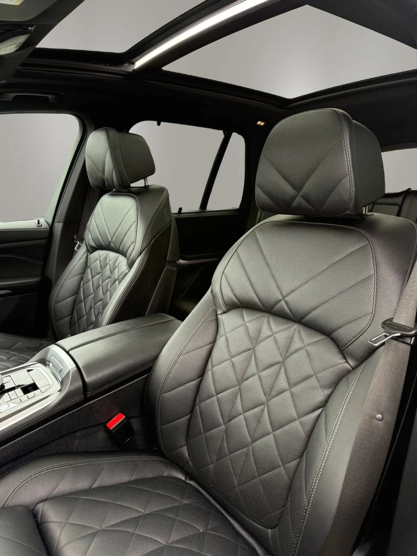Used 2024 BMW X5 M60i w/ Executive Package AWD/4WD image 2