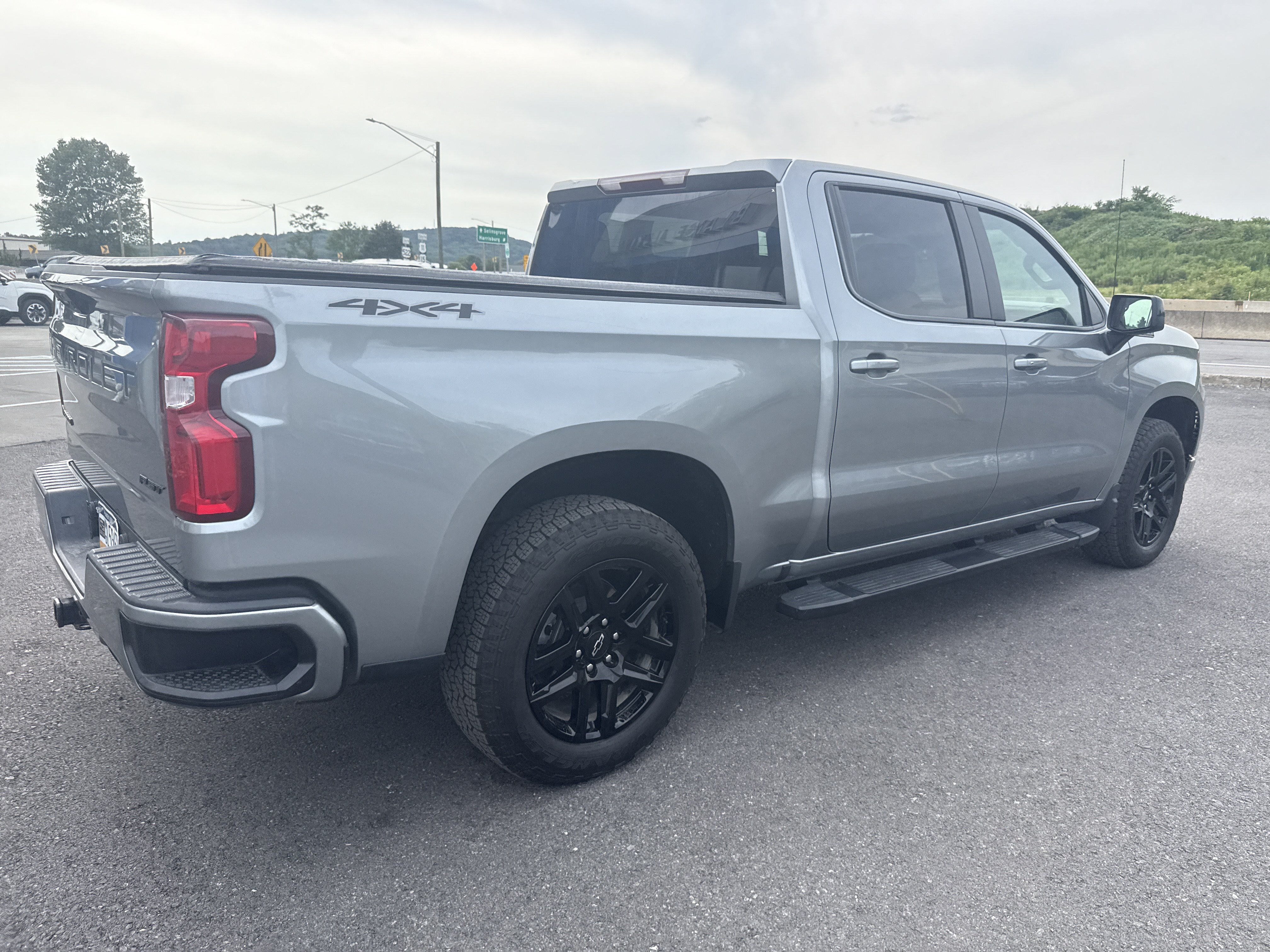 Used 2025 Chevrolet Silverado 1500 RST AWD/4WD image 3