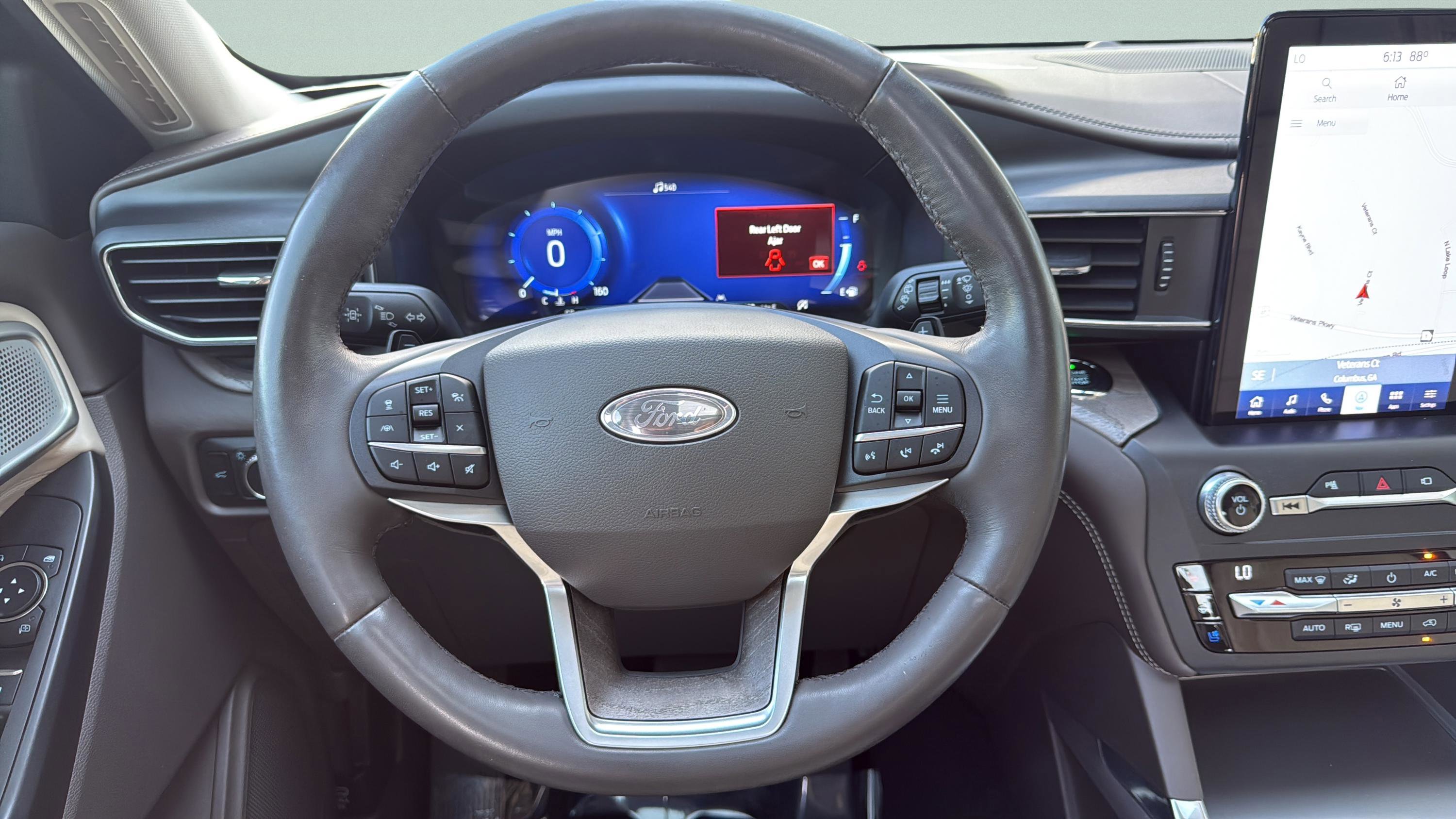 Used 2020 Ford Explorer Platinum w/ Premium Technology Package image 39