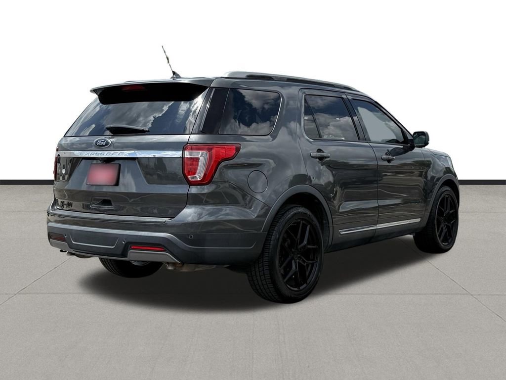 Used 2019 Ford Explorer XLT w/ Equipment Group 202A FWD image 5