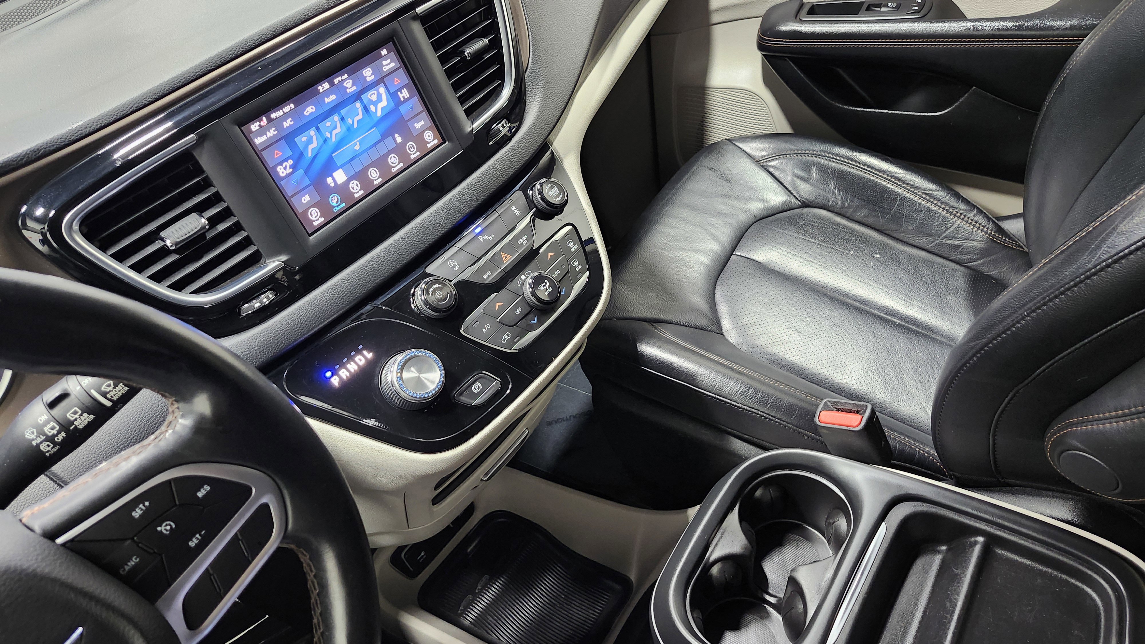 Used 2018 Chrysler Pacifica Touring-L image 26