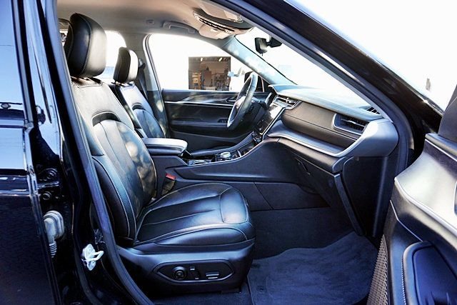 Used 2023 Jeep Grand Cherokee Limited w/ Trailer Tow Prep Group (B) image 11