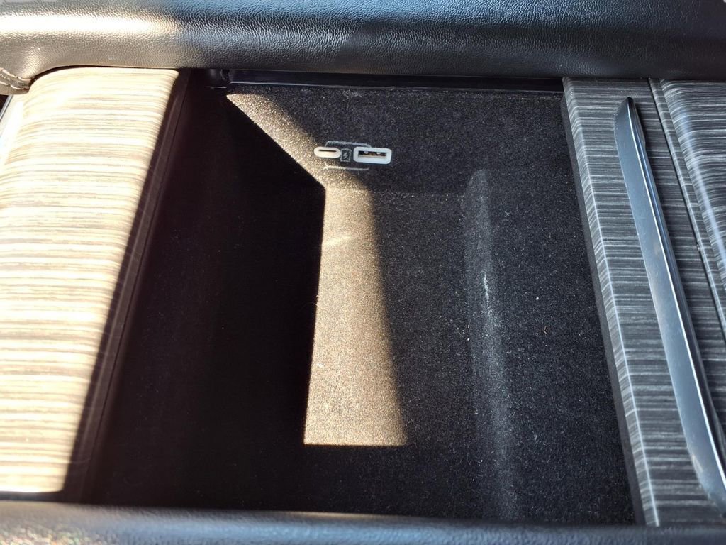 Used 2024 Jeep Wagoneer Series II w/ Flexible Seating Group image 13