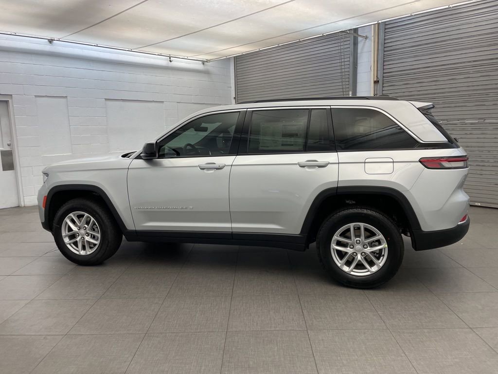 New 2026 Jeep Grand Cherokee Laredo X RWD image 5