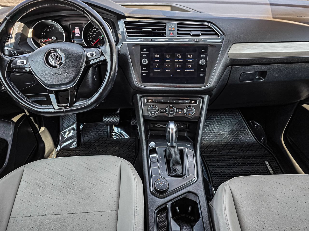 Used 2019 Volkswagen Tiguan SE AWD/4WD image 33