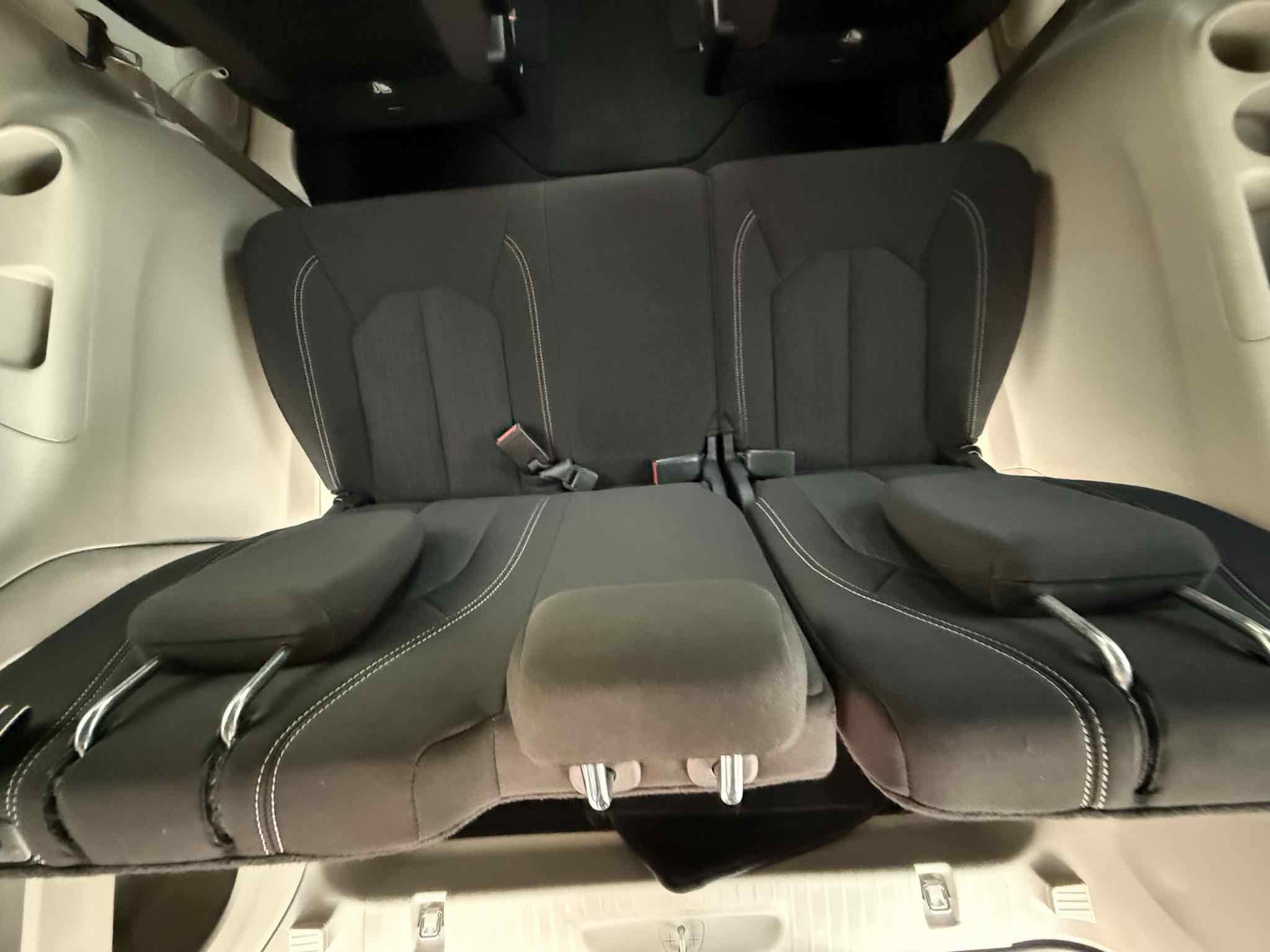 Used 2023 Chrysler Voyager LX image 38