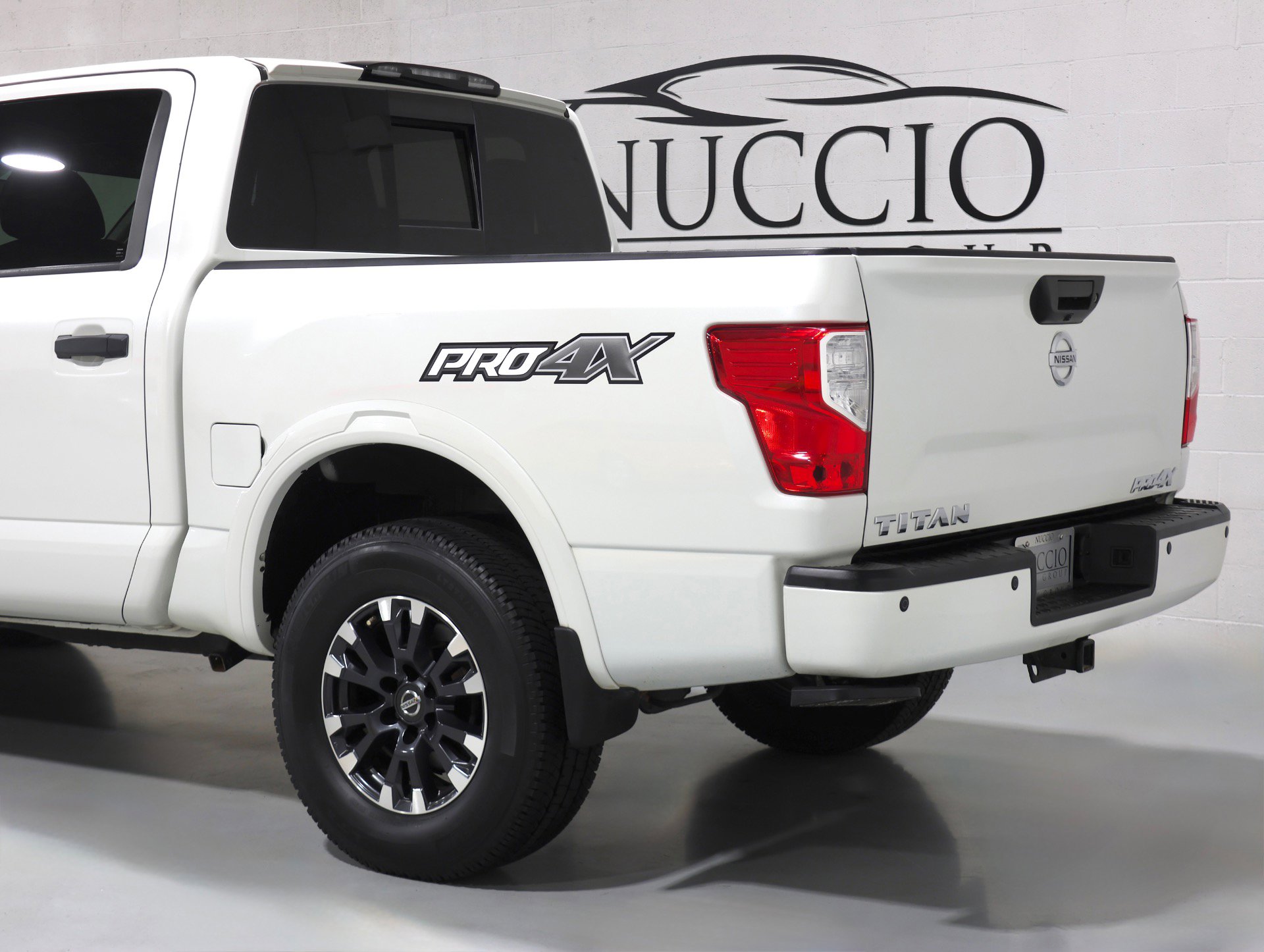 Used 2017 Nissan Titan PRO-4X w/ Pro-4x Convenience Package image 30