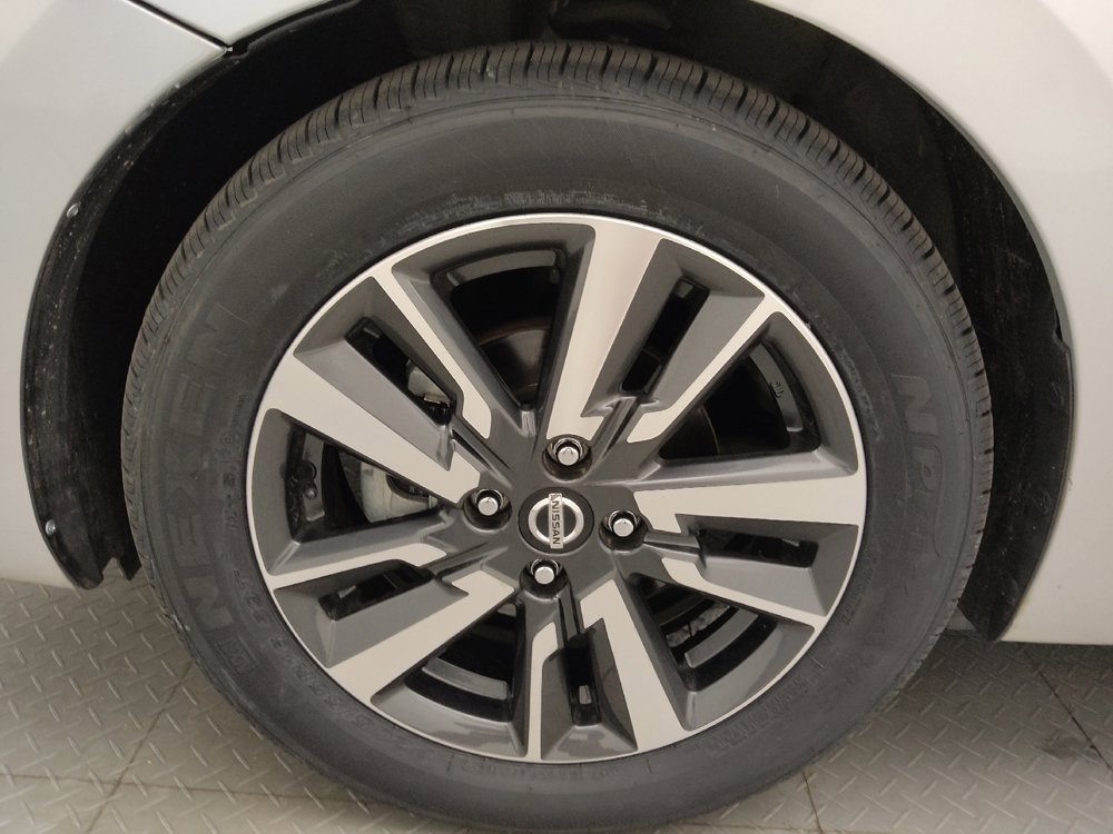 Used 2021 Nissan Versa SV FWD image 31