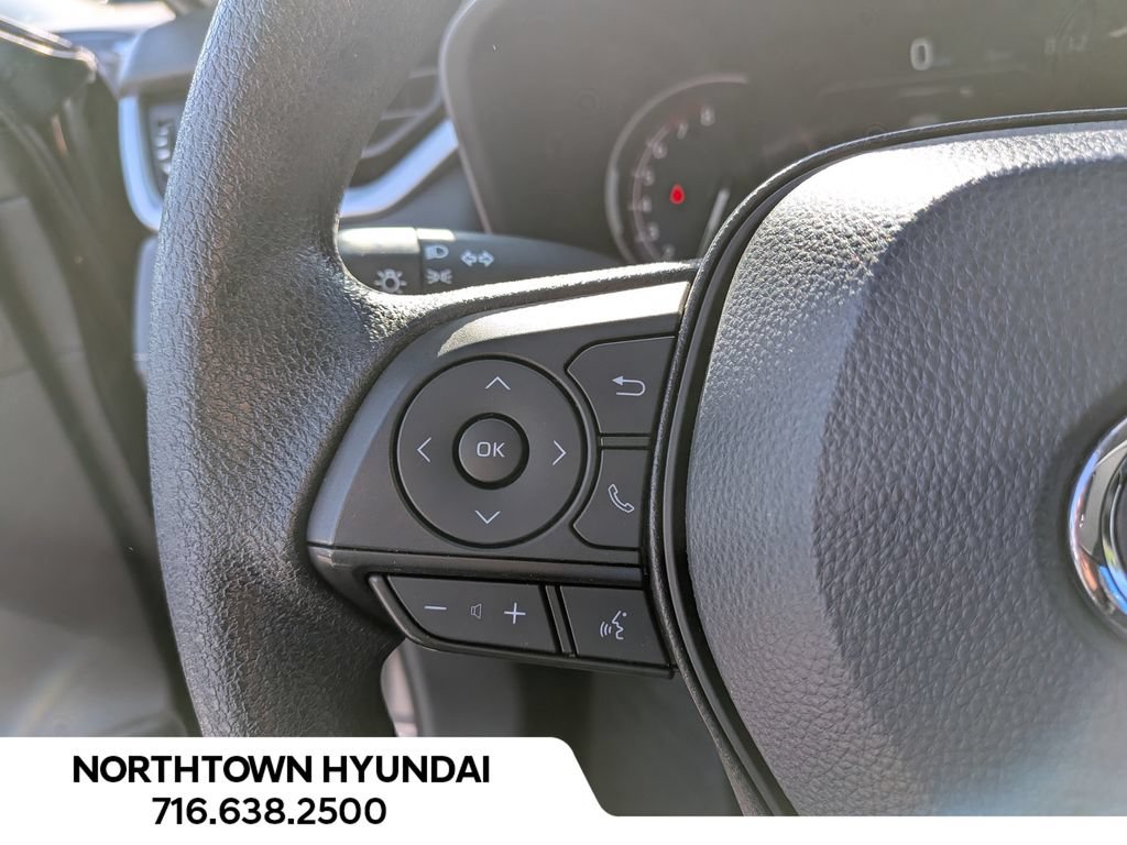 Used 2025 Toyota RAV4 XLE AWD/4WD image 25