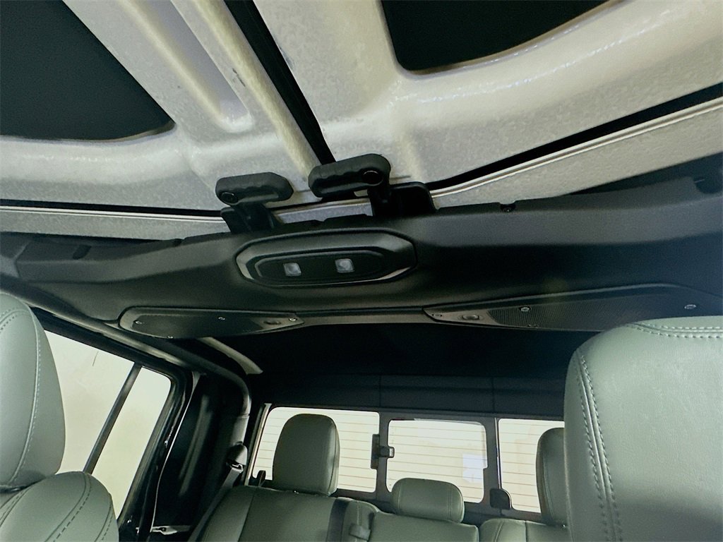 New 2025 Jeep Gladiator Mojave image 14