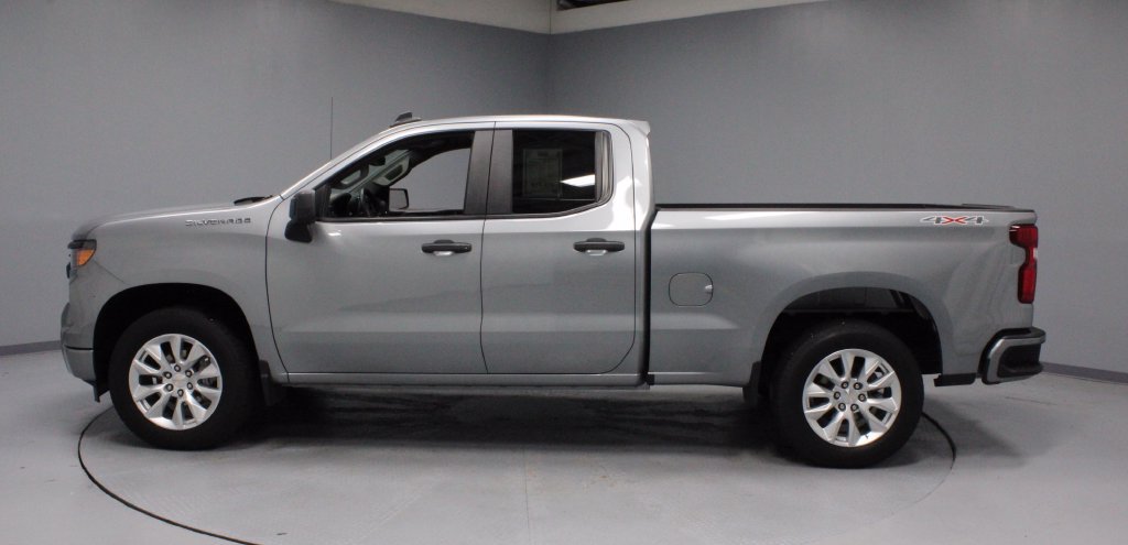 Used 2023 Chevrolet Silverado 1500 Custom AWD/4WD image 5