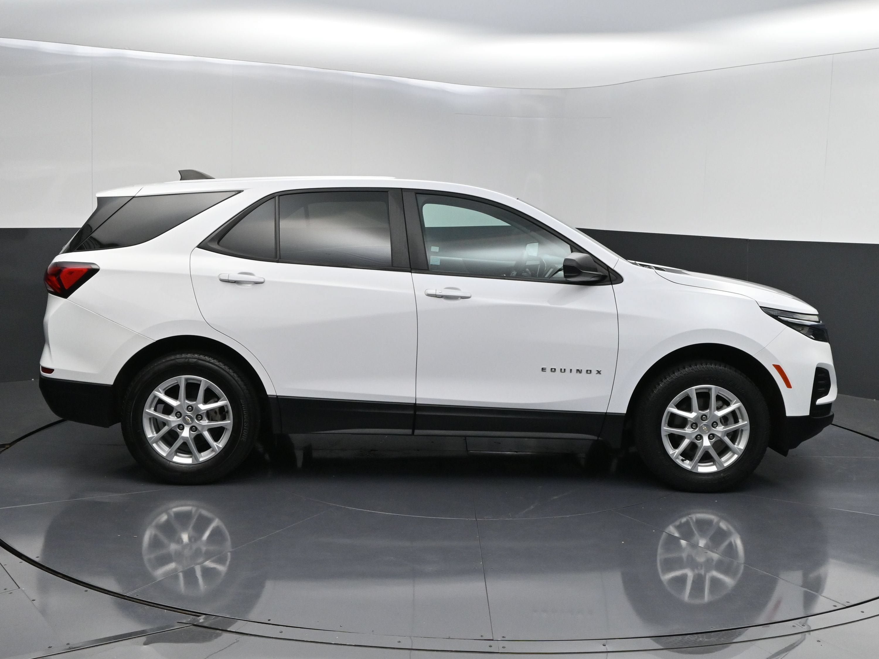 Certified 2023 Chevrolet Equinox LS w/ LS Convenience Package AWD/4WD image 8
