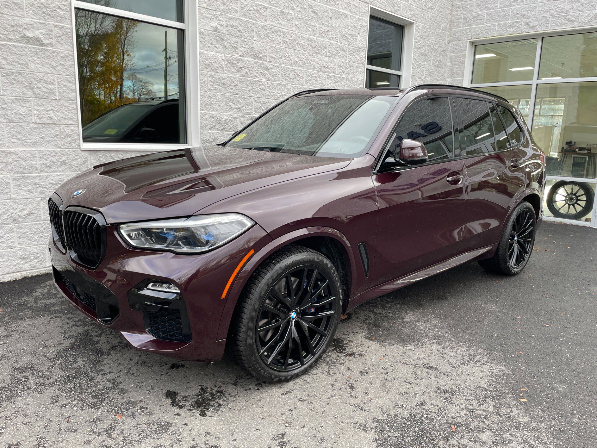 Used 2021 BMW X5 M50i w/ Executive Package image 3