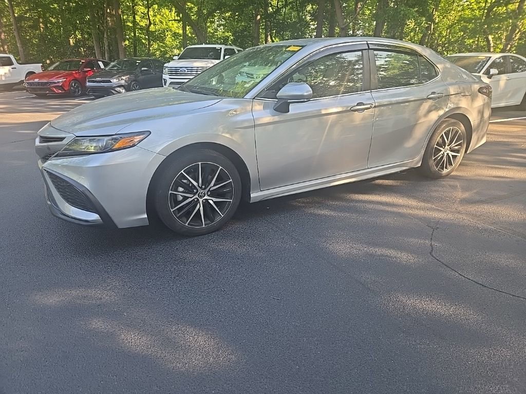 Used 2023 Toyota Camry SE FWD image 1