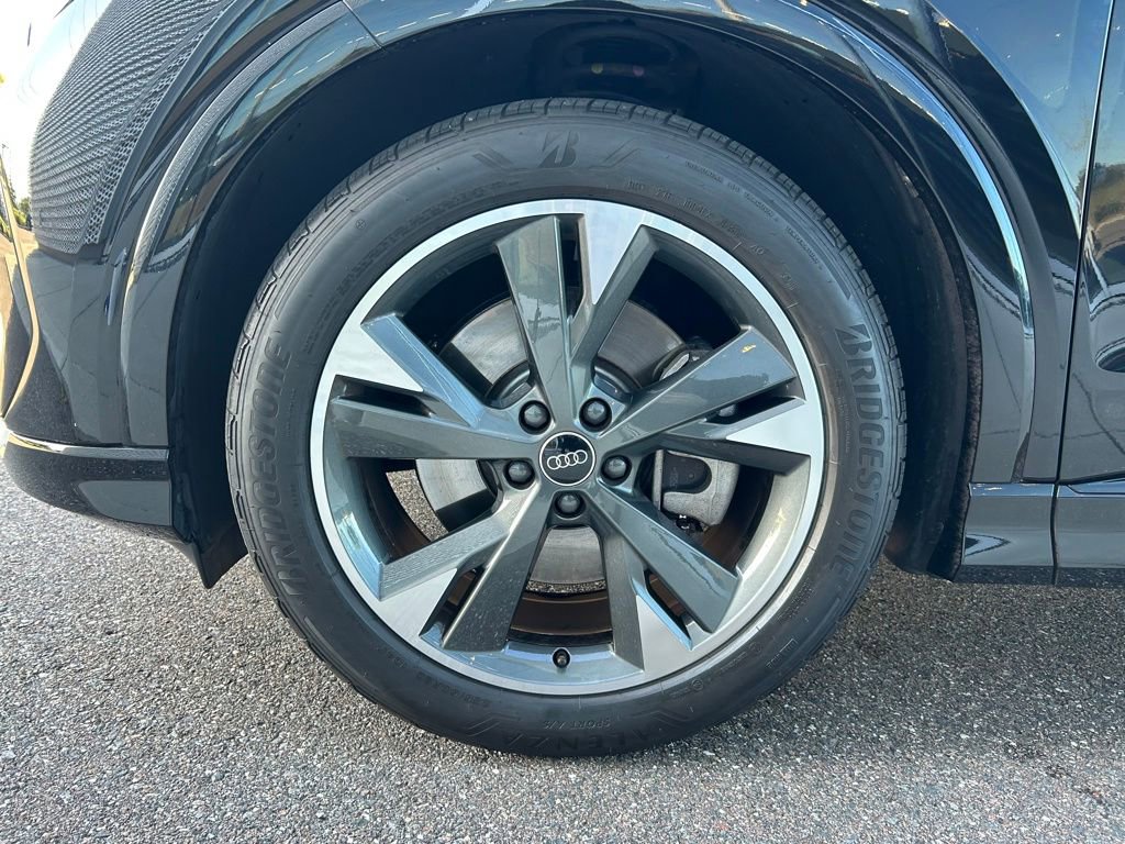 Used 2024 Audi Q4 e-tron Premium w/ Convenience Package image 37
