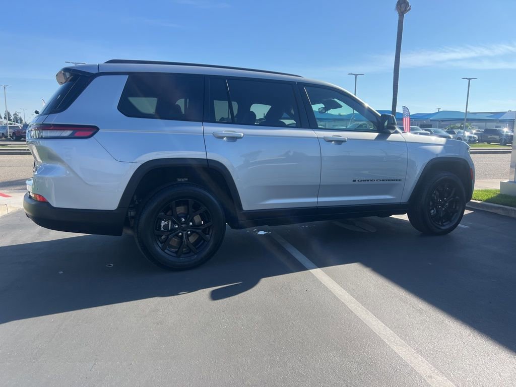 Used 2024 Jeep Grand Cherokee L Laredo image 10
