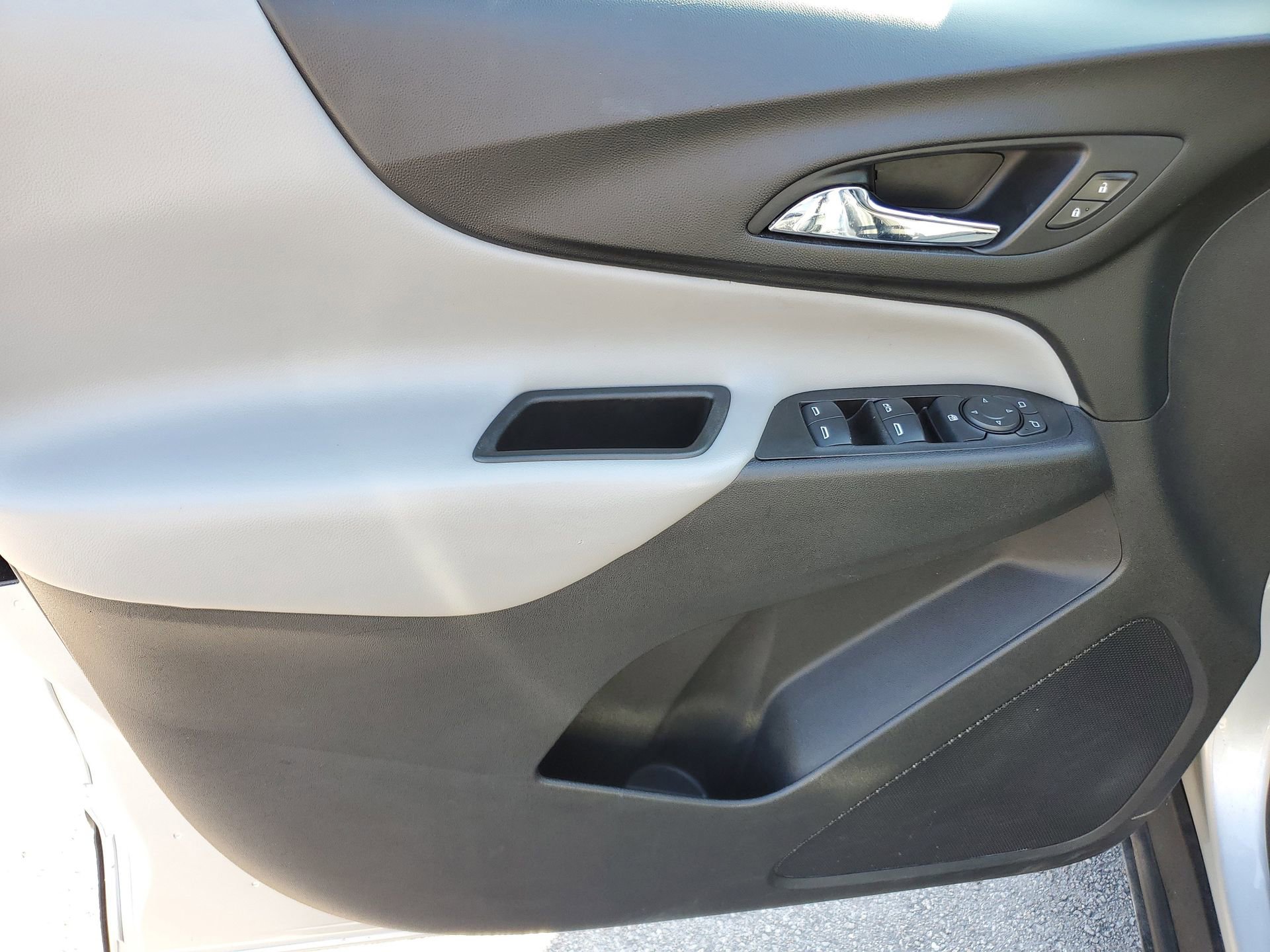 Used 2021 Chevrolet Equinox LS image 16