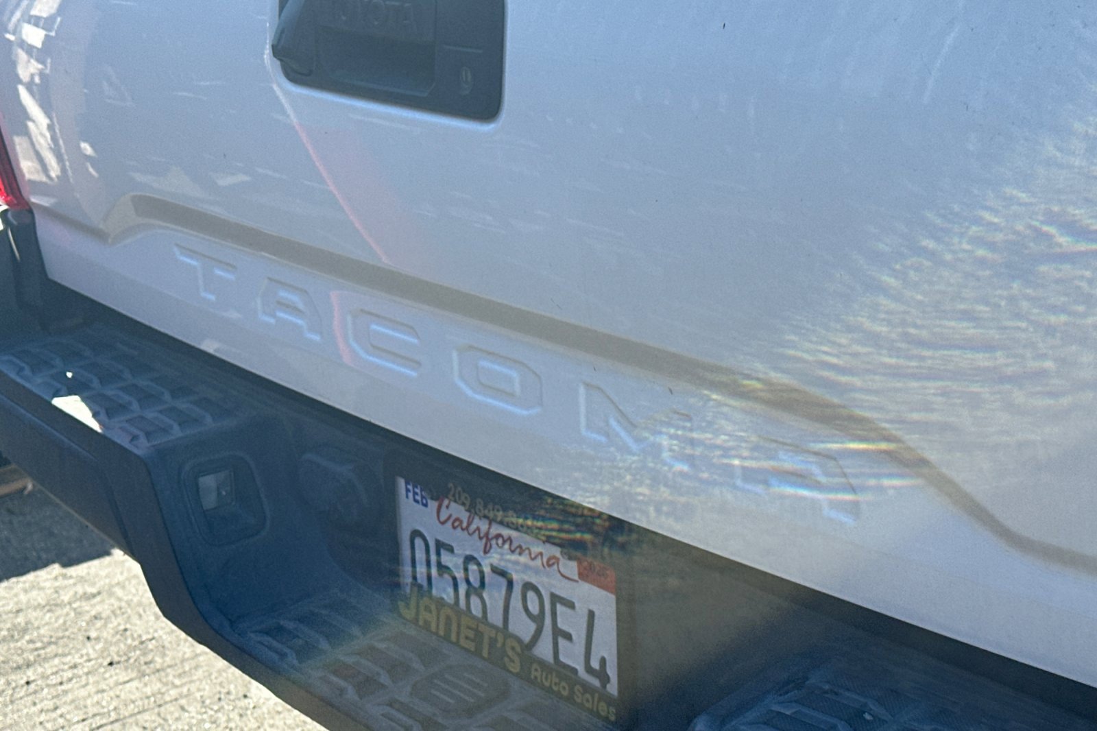 Used 2018 Toyota Tacoma SR image 6