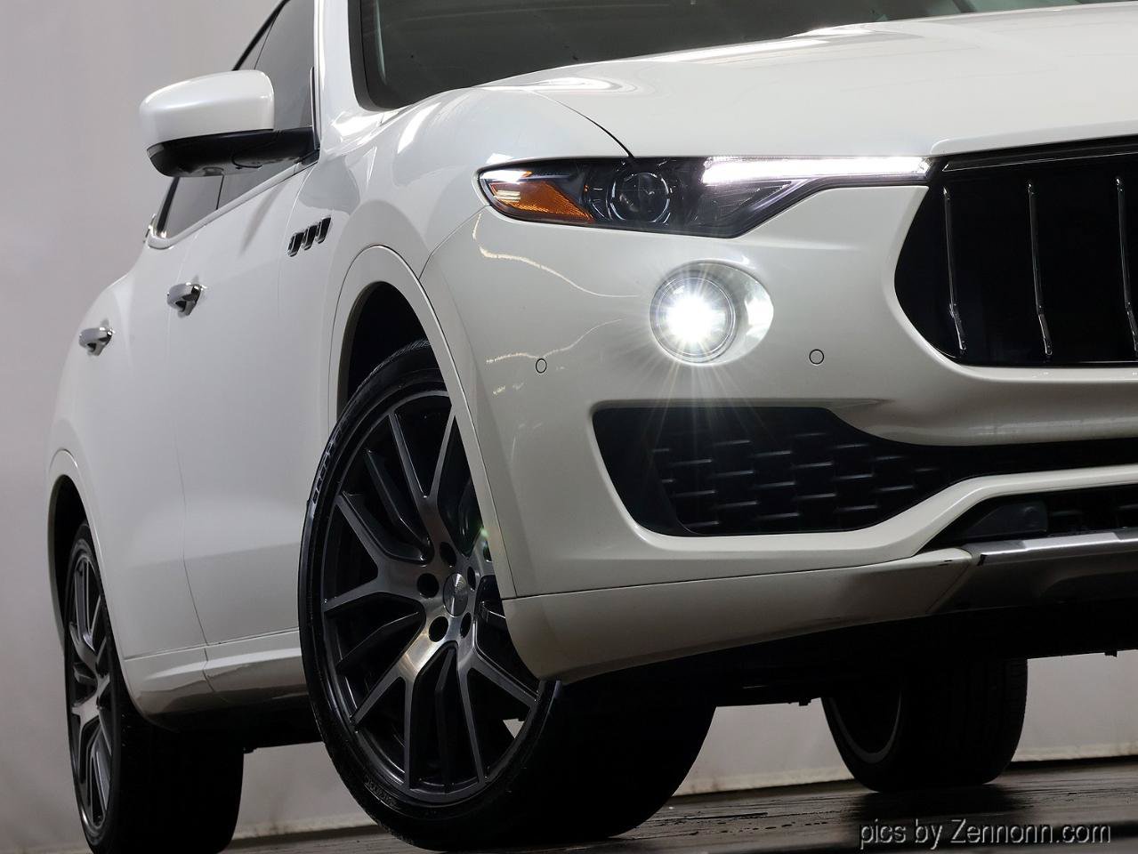 Used 2018 Maserati Levante GranLusso AWD/4WD image 4