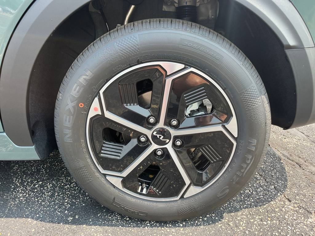 New 2025 Kia Niro EX image 10