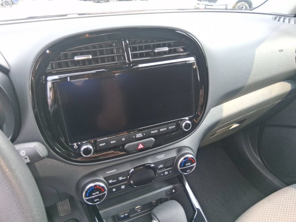 Used 2025 Kia Soul S FWD image 13