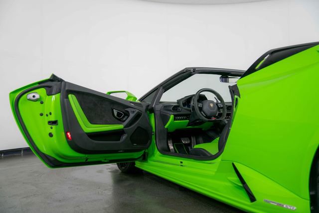 Used 2023 Lamborghini Huracan EVO AWD/4WD image 14