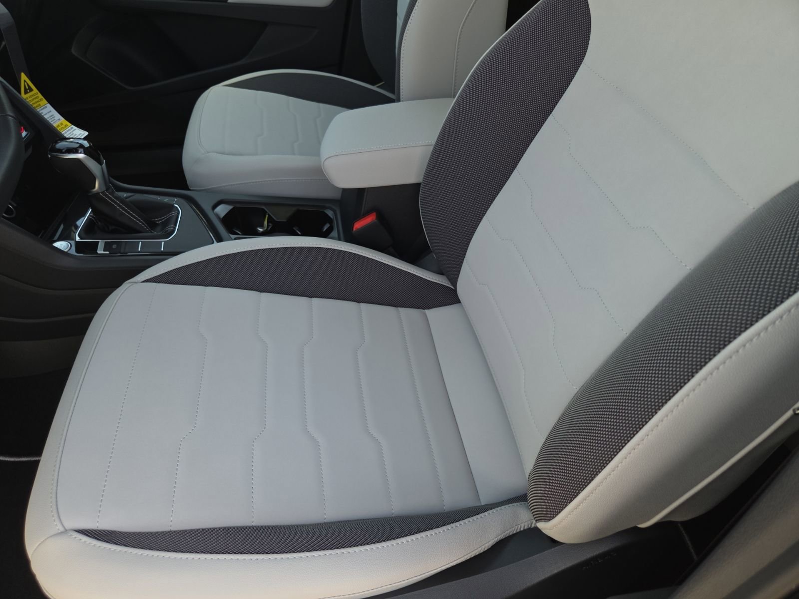 New 2026 Volkswagen Taos SE FWD image 18
