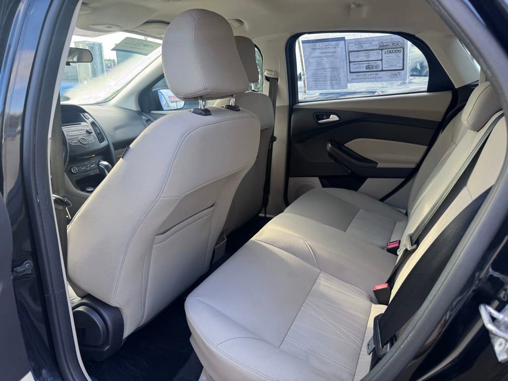 Used 2015 Ford Focus SE w/ SE Sport Package image 18