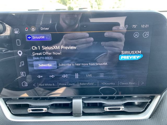 Used 2025 Chevrolet Equinox LT w/ Safety and Technology Package FWD image 13