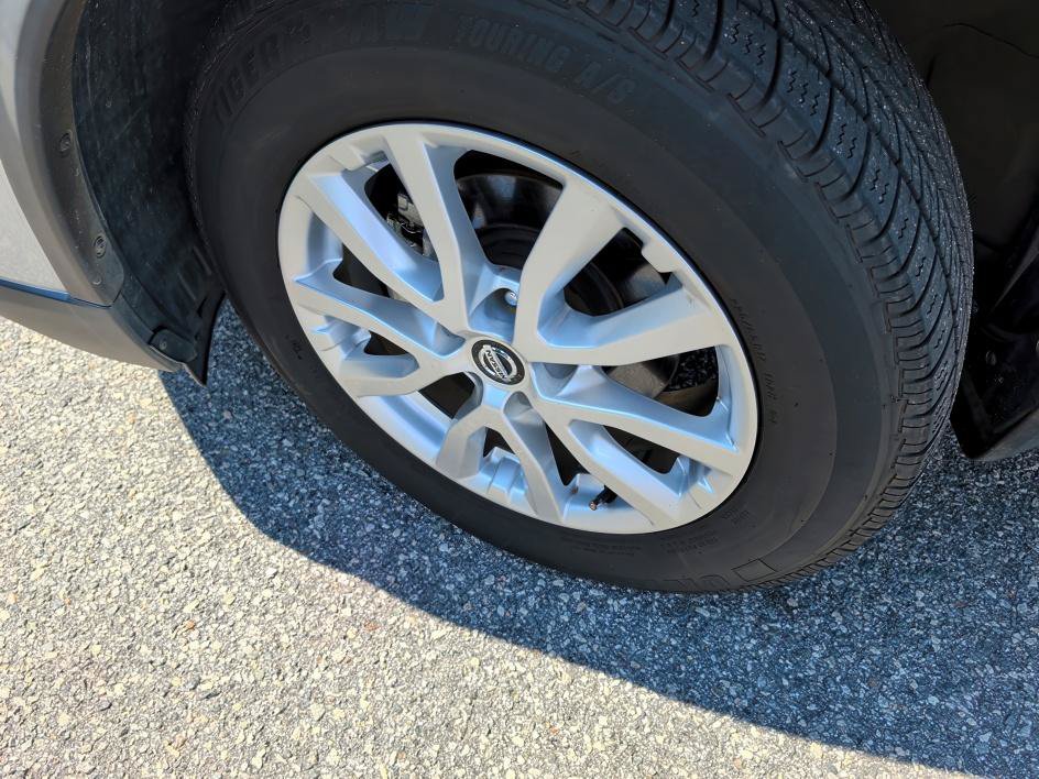 Used 2018 Nissan Rogue SV w/ Sun & Sound Touring Package AWD/4WD image 7