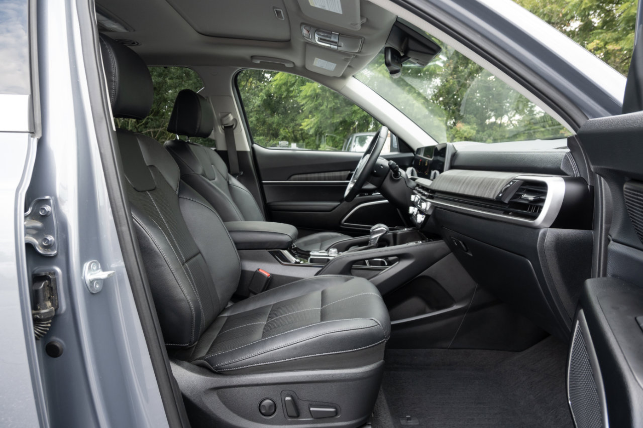 Used 2024 Kia Telluride EX w/ EX Captain's Chair Package image 39