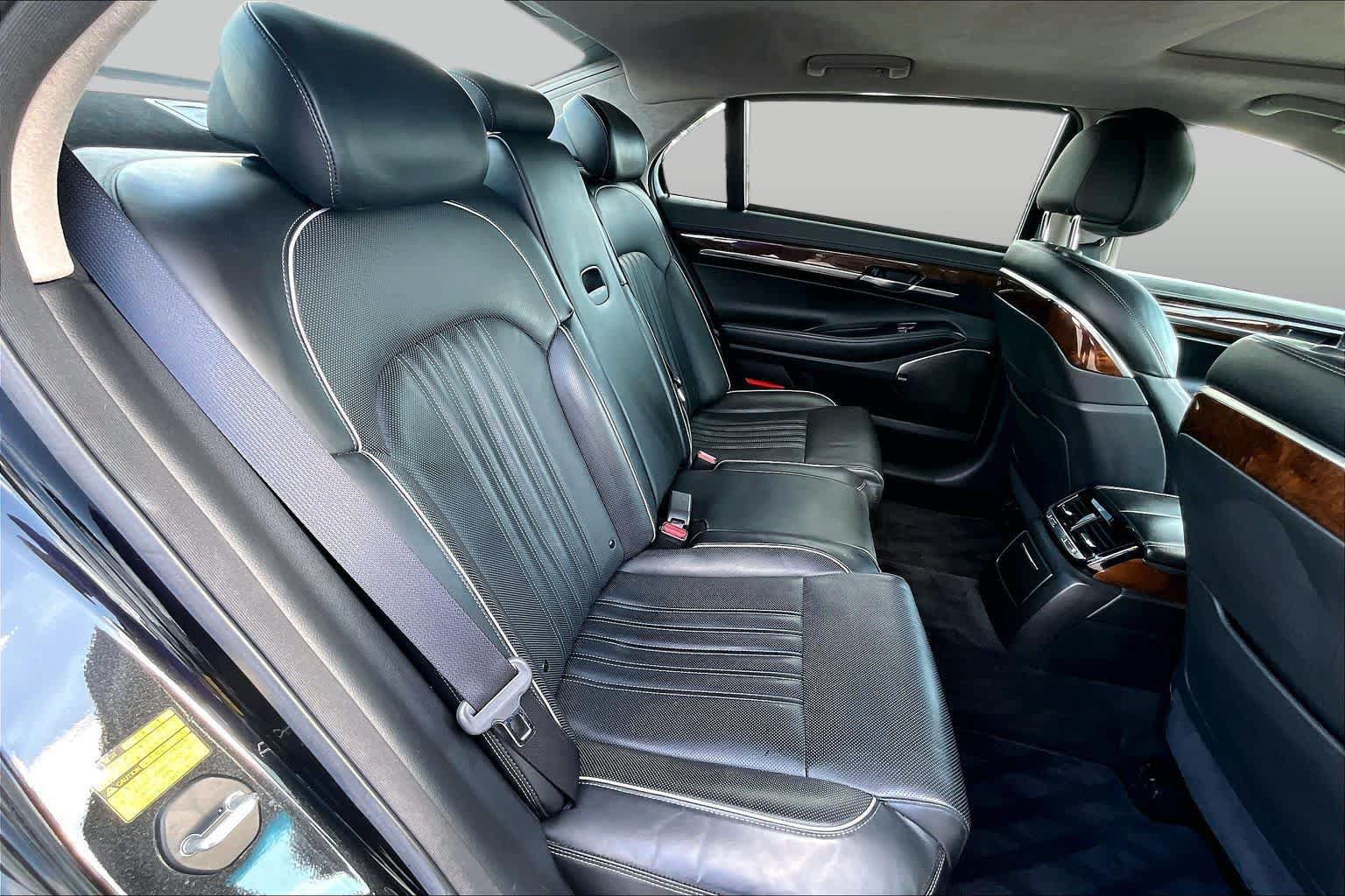 Used 2018 Genesis G90 3.3T Premium RWD image 20